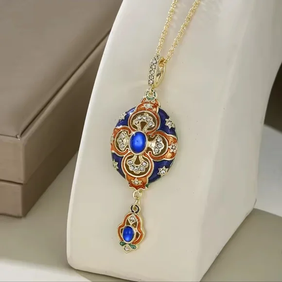 Vintage  Gold and Blue Pendant Necklace - Picture 5 of 6